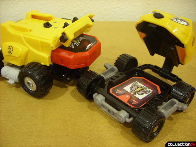 cartridge placement- Engine Bear RV (L) and Bear Crawler Zord Attack Vehicle (R)