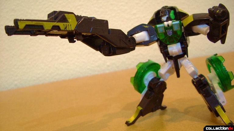 Scout-class Decepticon Ransack GTS- robot mode posed