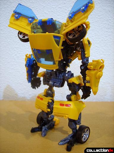 Deluxe-class Battle Blade Bumblebee - robot mode (back)