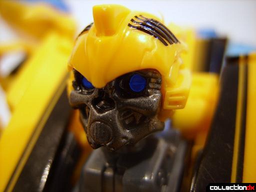 Deluxe-class Battle Blade Bumblebee - robot mode (head)