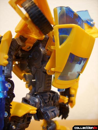 Deluxe-class Battle Blade Bumblebee - robot mode (torso, back detail)