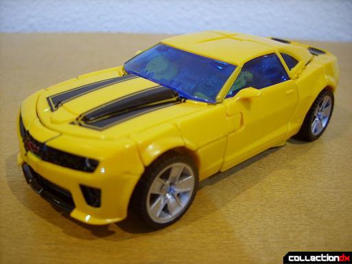 Deluxe-class Battle Blade Bumblebee - vehicle mode (front)