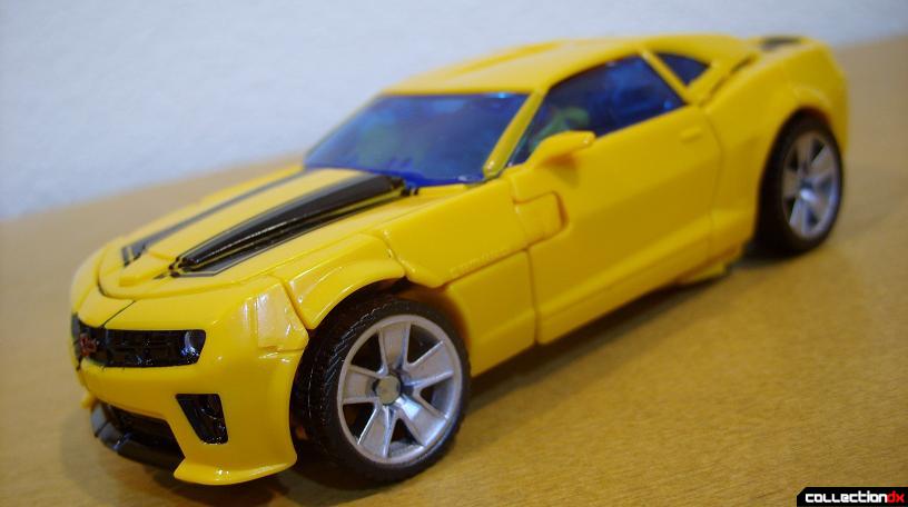 Deluxe-class Battle Blade Bumblebee - vehicle mode dramatic angle
