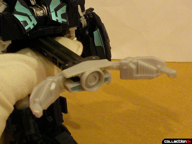 Decepticon Payload- robot mode (claw detail, open)