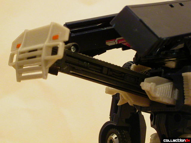 Decepticon Payload- robot mode (weapon bar trigger detail)