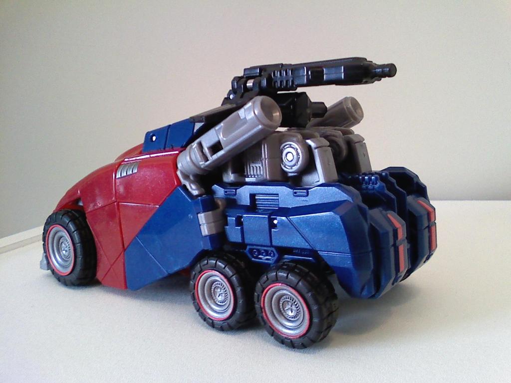 Deluxe Class Optimus Prime (War for Cybertron)