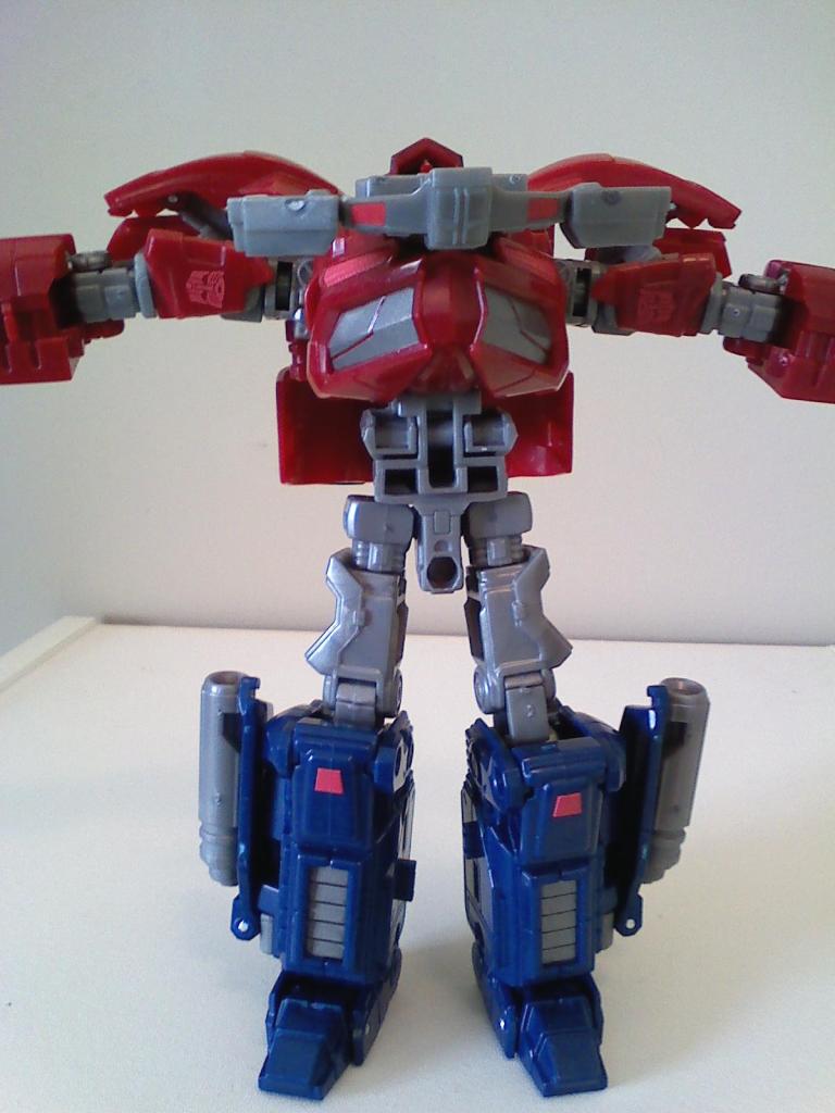 Deluxe Class Optimus Prime (War for Cybertron)