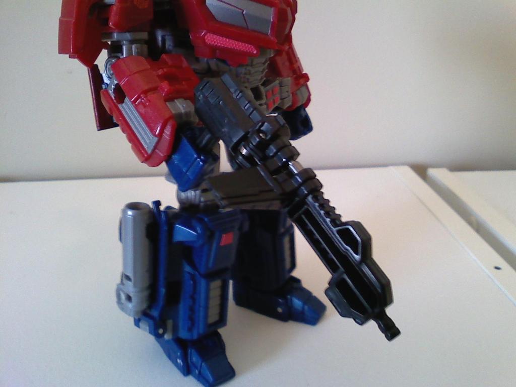 Deluxe Class Optimus Prime (War for Cybertron)