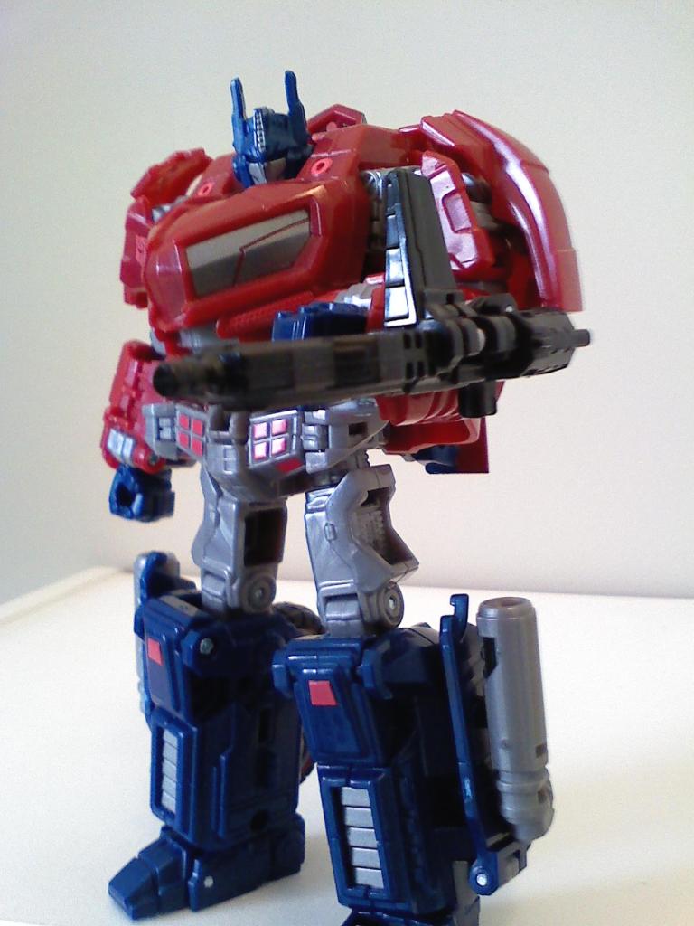 Deluxe Class Optimus Prime (War for Cybertron)