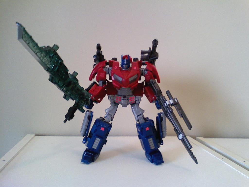 Deluxe Class Optimus Prime (War for Cybertron)