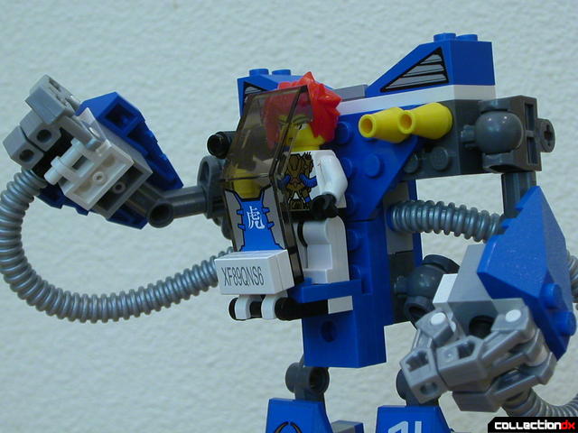 Aero Booster- Battle Machine detail (right arm raised)