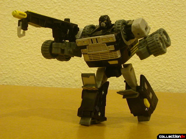 Autobot Armorhide- robot mode posed (2)