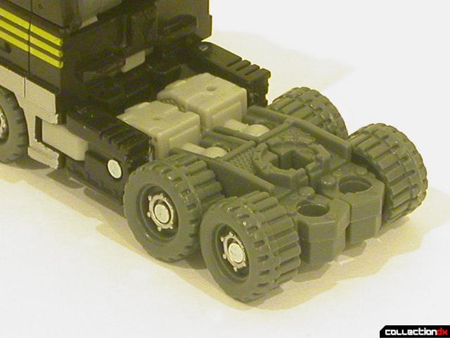Autobot Armorhide- vehicle mode (back detail)