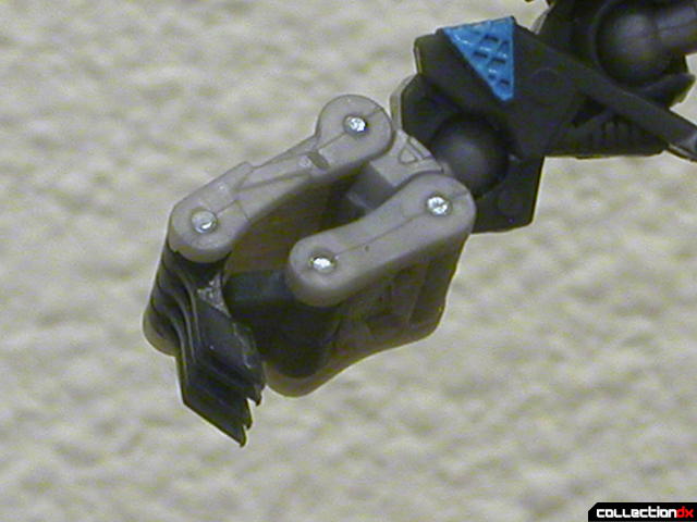 Autobot Landmine- robot mode (hand detail, closed)