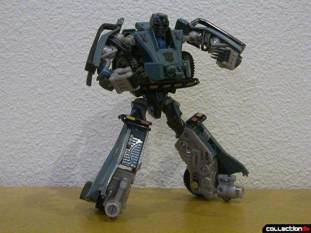 Autobot Landmine- robot mode posed (2)