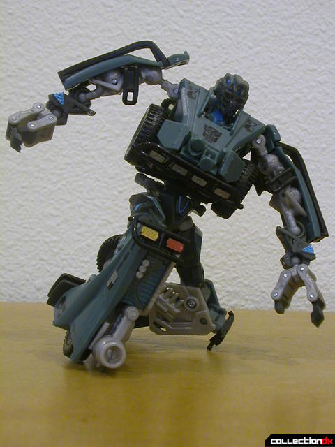 Autobot Landmine- robot mode posed (3)