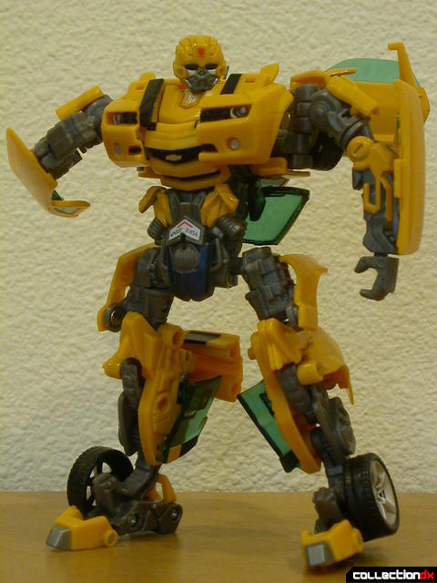 Battle Scenes Autobot Bumblebee- robot mode posed (2)