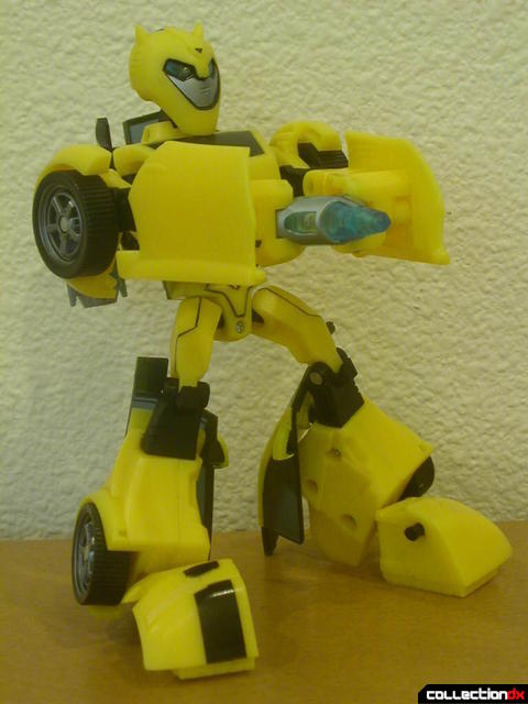 Autobot Bumblebee- robot mode posed (4)