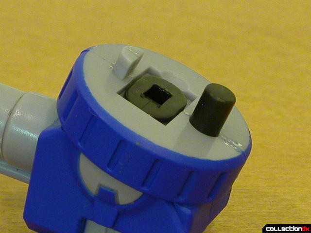 Autobot Optimus Prime- robot mode (Water Cannon detail, cap secured)