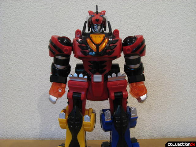 Deluxe Jungle Pride Megazord (arm posing option, normal)