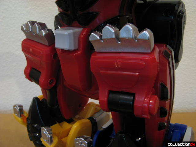 Deluxe Jungle Pride Megazord (crotch activation button)