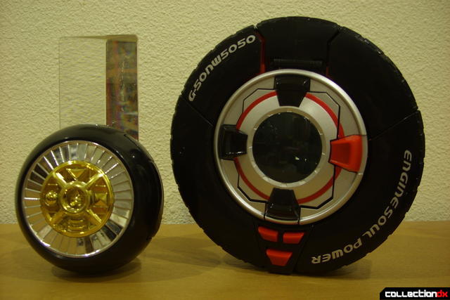 DX Soukou Sharin Go-Roader GT (R) and Deluxe Warrior Wheel (L) in wheel forms