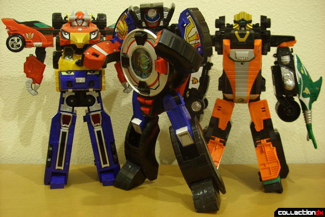 DX Soukou Sharin Go-Roader GT with Engine Gattai Engine-Oh (L) and Engine Gattai  Gunbir-Oh (R)