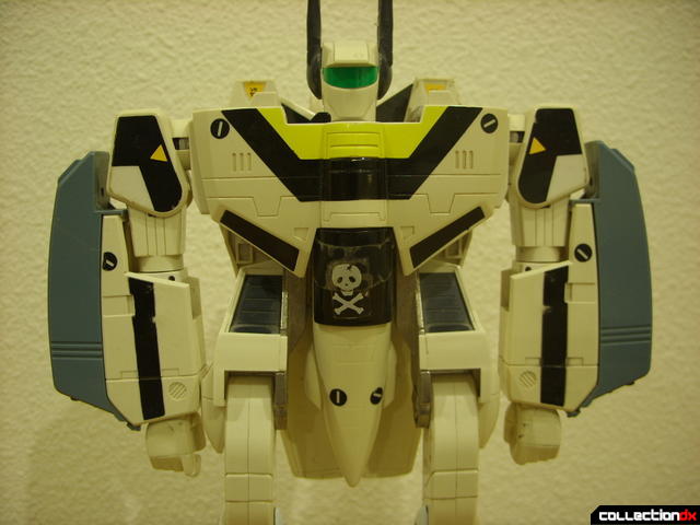 VF-1S Super Valkyrie - Battroid Mode (with only missile launchers attached)