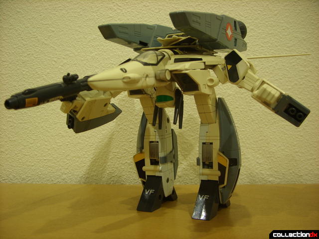 VF-1S Super Valkyrie - GERWALK Mode posed (1)