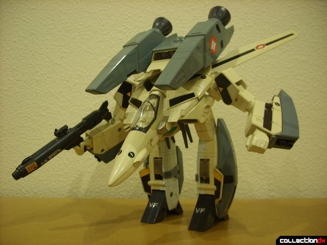 VF-1S Super Valkyrie - GERWALK Mode posed (2)