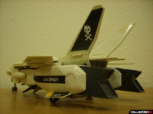 VF-1S Valkyrie - Fighter Mode (dramatic angle)