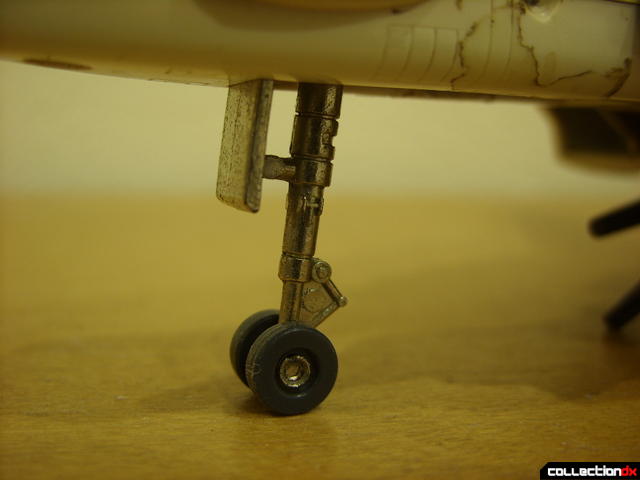 VF-1S Valkyrie - Fighter Mode (front landing gear detail)