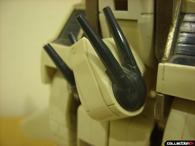 VF-1S Valkyrie - Fighter Mode (laser turret detail, twisting right)