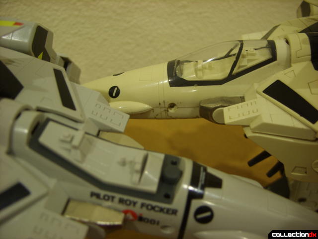 Origin of Valkyrie VF-1S- canopy not removable on 1990-reissue (back)