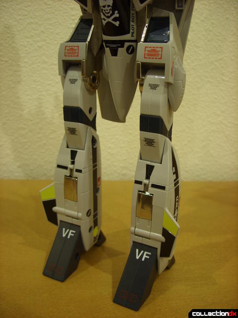 Origin of Valkyrie VF-1S Valkyrie- Battroid Mode (legs detail)