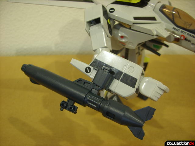 Origin of Valkyrie VF-1S Valkyrie- GERWALK Mode (gun pod stored on right arm)