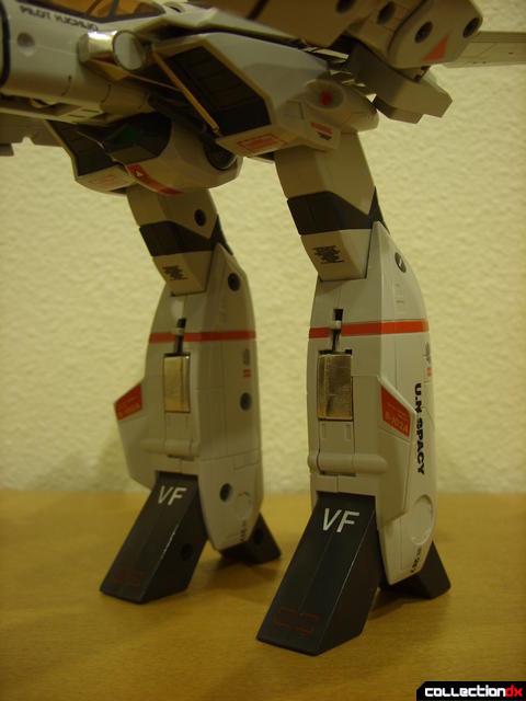 Origin of Valkyrie VF-1J Valkyrie- GERWALK Mode (legs detail, front)