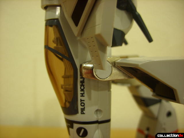 Origin of Valkyrie VF-1J Valkyrie- leg transformation bar detail (3)