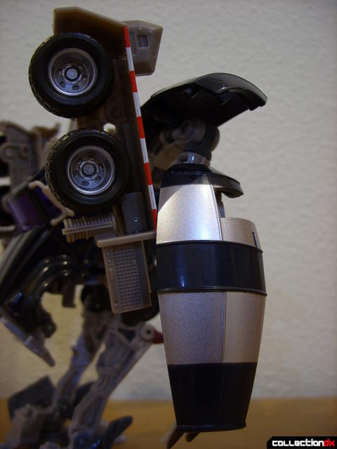 RotF Voyager-class Decepticon Mixmaster- robot mode (right arm, outside detail)