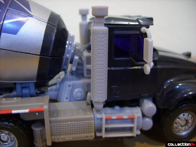RotF Voyager-class Decepticon Mixmaster- vehicle mode (cab and motor detail)
