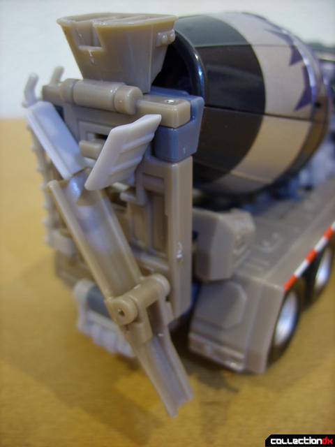 RotF Voyager-class Decepticon Mixmaster- vehicle mode (concrete spout lowered)