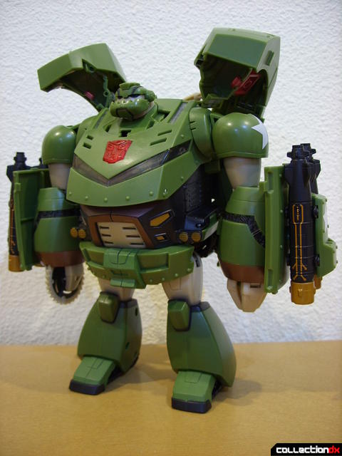 Animated Leader-class Autobot Bulkhead- robot mode (front)