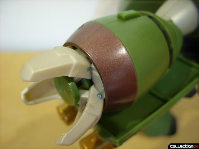 Animated Leader-class Autobot Bulkhead- robot mode (left hand, open)