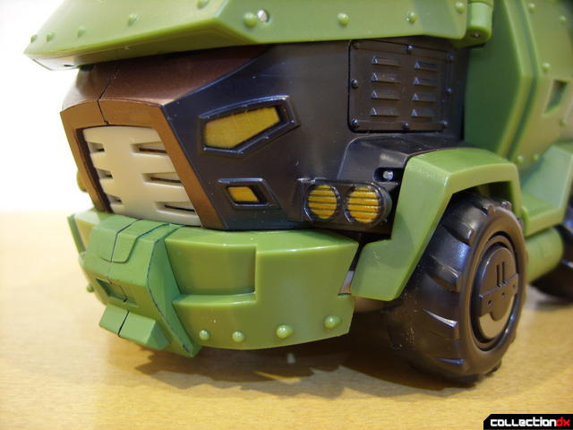 Animated Leader-class Autobot Bulkhead- vehicle mode (grille and bumper detail)
