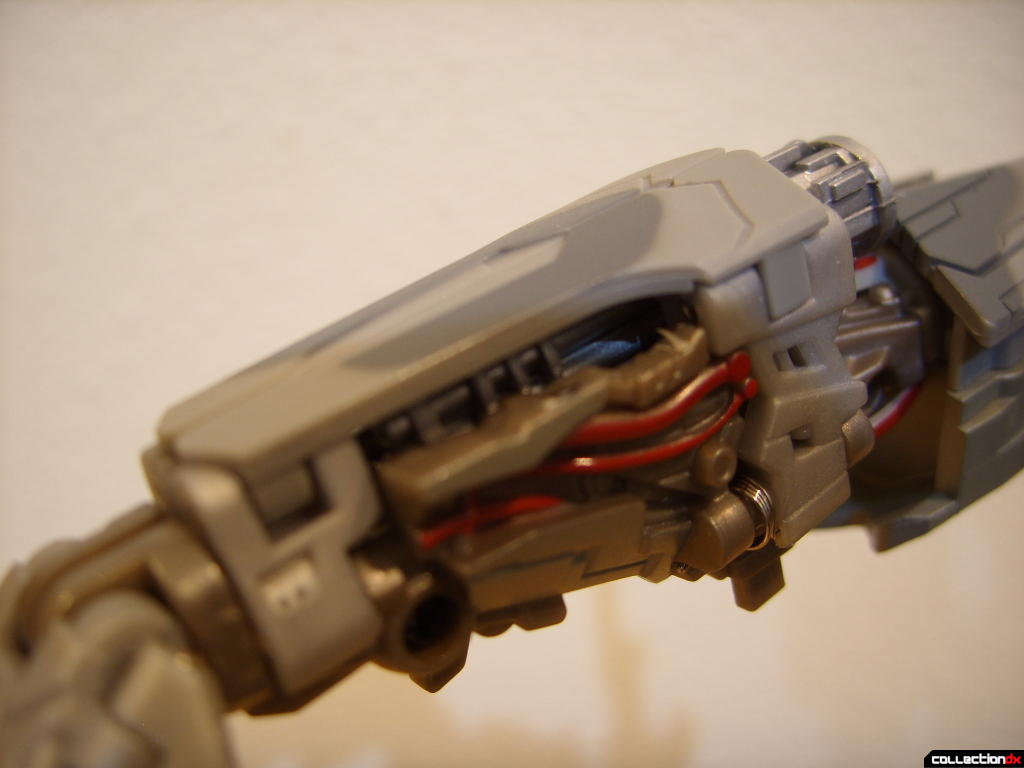 Masterpeice Movie Series Starscream- Robot Mode (right arm weapon hidden)