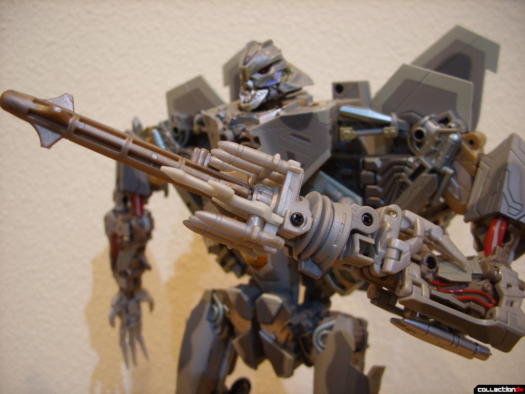 Masterpeice Movie Series Starscream- Robot Mode (with missile launcher attached to left arm)