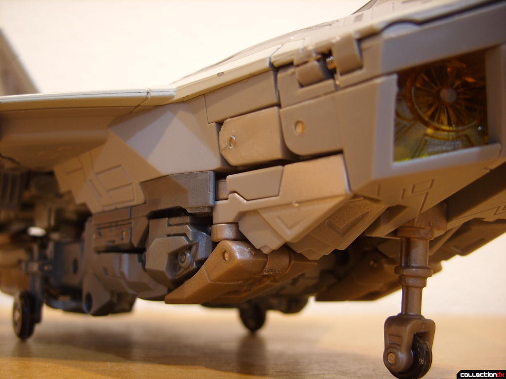 Masterpeice Movie Series Starscream- Vehicle Mode (body detail)(3)