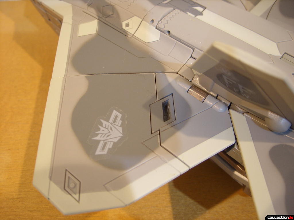 Masterpeice Movie Series Starscream- Vehicle Mode (left wing)