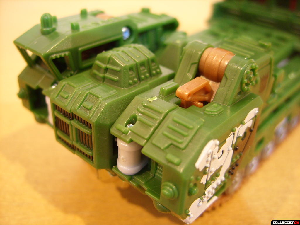 Deluxe-class Decepticon Hailstorm- Vehicle Mode (front detail)