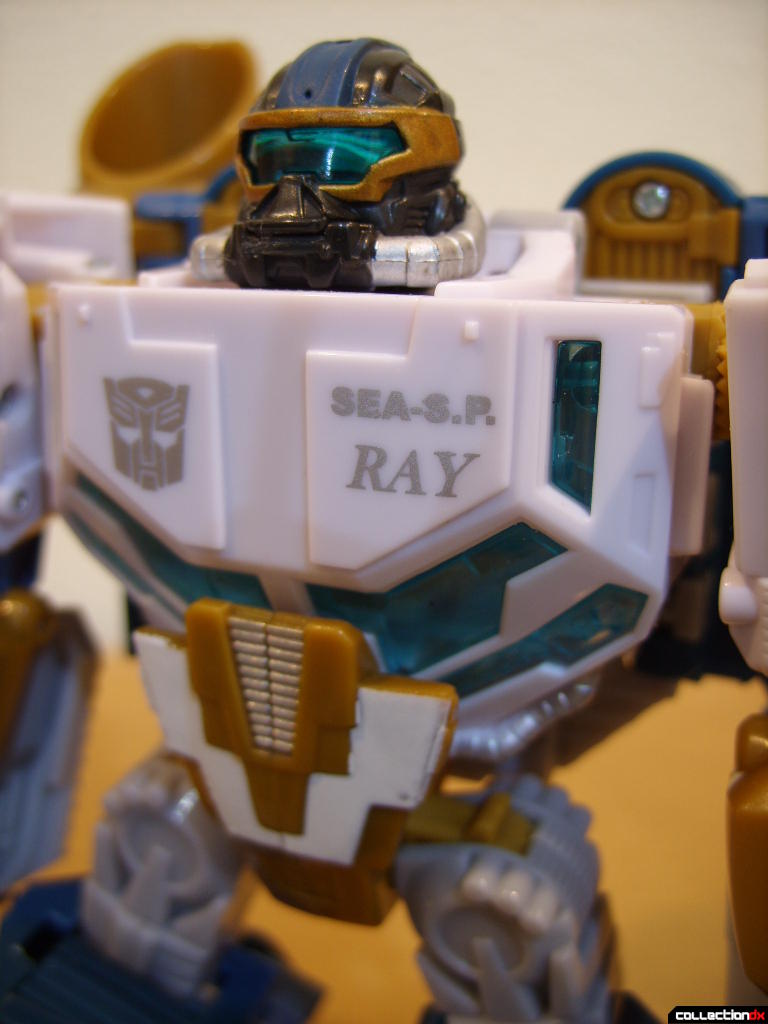 Voyager-class Autobot Sea Spray- robot mode (torso)